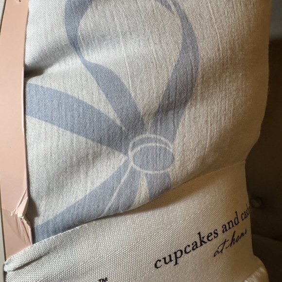 Cupcakes & Cashmere Blue &‎ White Bow Reversible Gauze Blanket 68" x 86" NWT - Picture 4 of 7